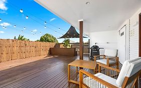 Vila Paus Dua - Beachfront Villa With Ocean Glimpses